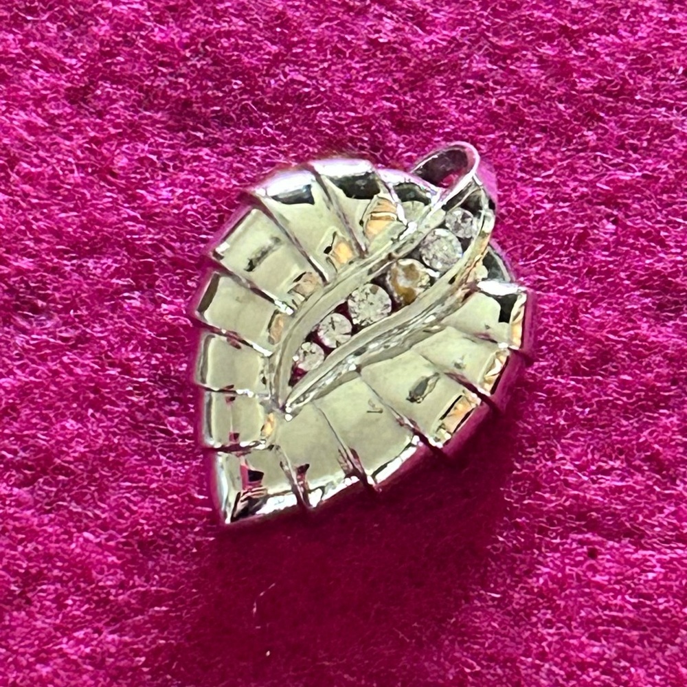 Silver pendent with CZ